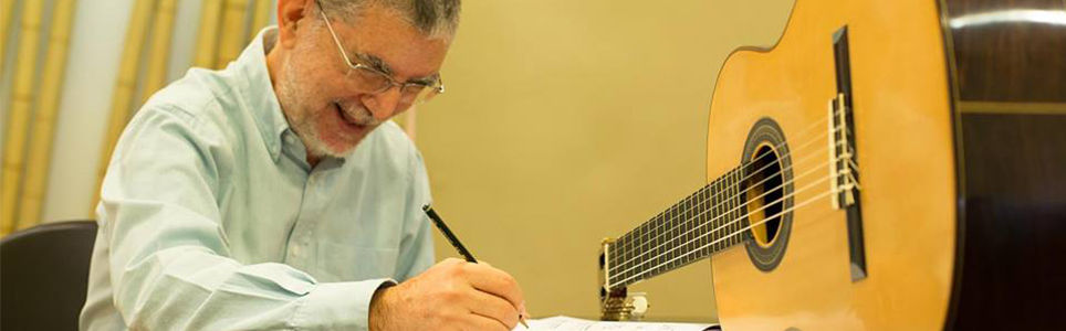 Ricardo Tacuchian e o violão: livro, DVD e a integral das partituras