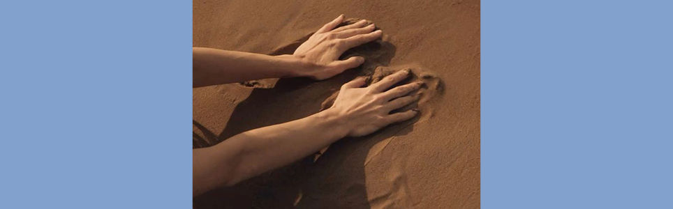 Intimidade com o Chão: práticas somáticas de aterramento entre ceder e sustentar